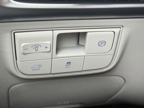 Used 2025 Hyundai Tucson Limited image 36