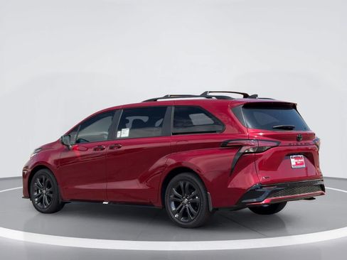 New 2026 Toyota Sienna XSE FWD image 4