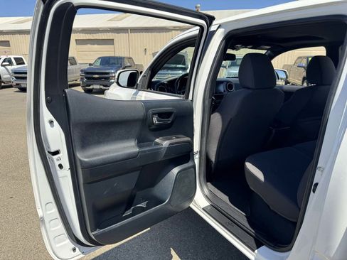 Used 2016 Toyota Tacoma TRD Off-Road AWD/4WD image 20