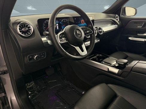 Used 2021 Mercedes-Benz GLB 250 4MATIC image 4