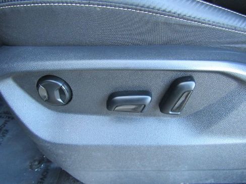 Used 2022 Volkswagen Atlas Cross Sport SE w/ Black Wheel Package image 13