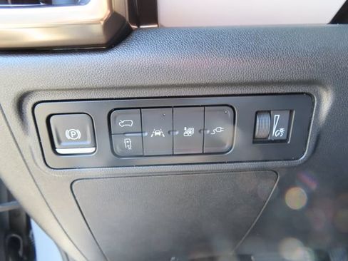 Used 2025 GMC Hummer EV 2X AWD/4WD image 38