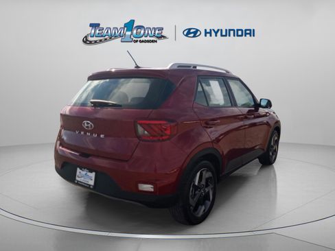 Certified 2024 Hyundai Venue SEL image 8