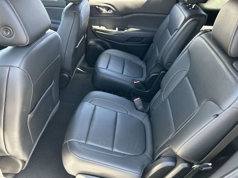 Used 2021 GMC Acadia SLT image 25