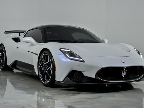 Used 2022 Maserati MC20 Coupe image 3