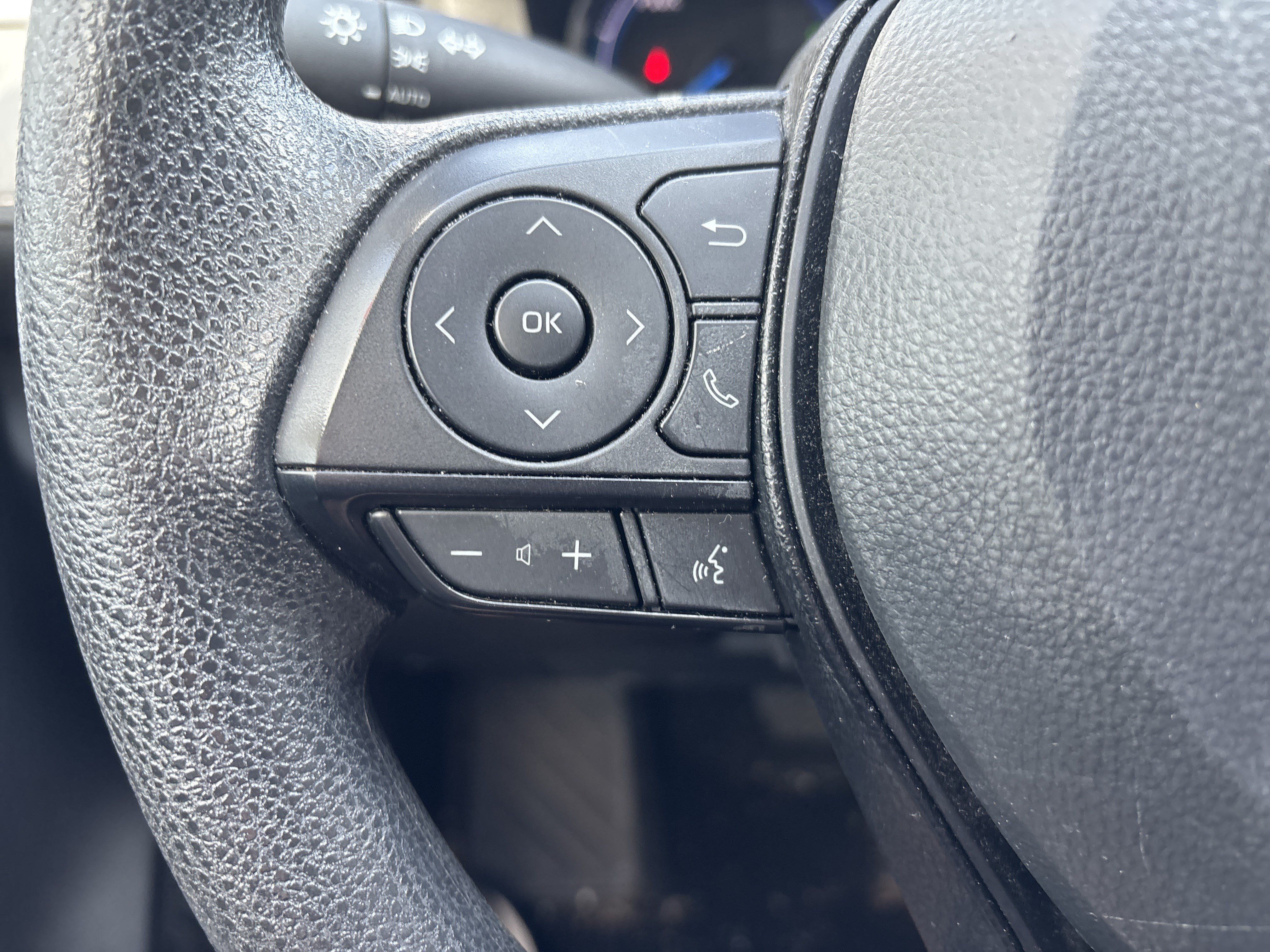 Used 2025 Toyota RAV4 XLE AWD/4WD image 18