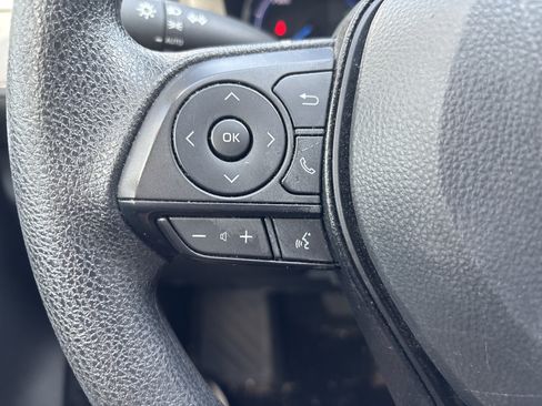Used 2025 Toyota RAV4 XLE AWD/4WD image 18
