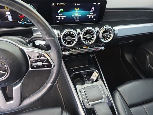 Used 2023 Mercedes-Benz GLB 250 4MATIC image 31