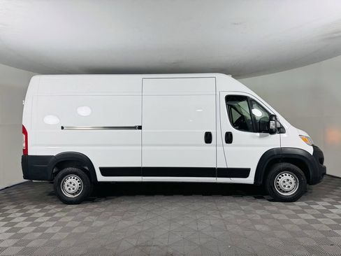 Used 2025 RAM ProMaster 3500 w/ Convenience Group FWD image 2