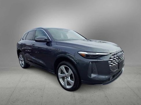 Certified 2025 Audi Q5 Premium Plus w/ Premium Plus image 2