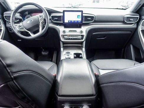 Used 2023 Ford Explorer XLT w/ Equipment Group 202A image 4