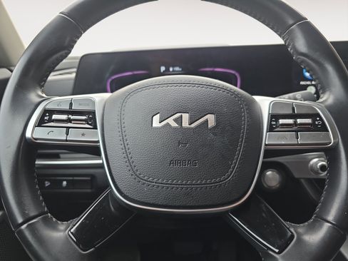 Used 2024 Kia Telluride LX image 10