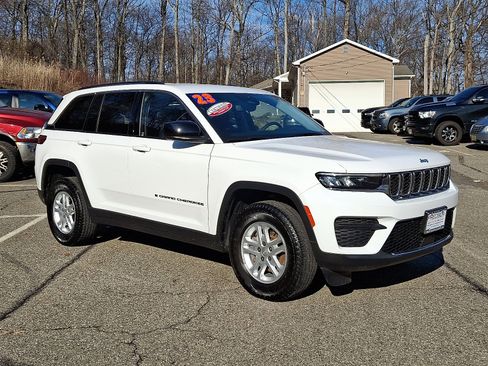 Certified 2023 Jeep Grand Cherokee Laredo image 2