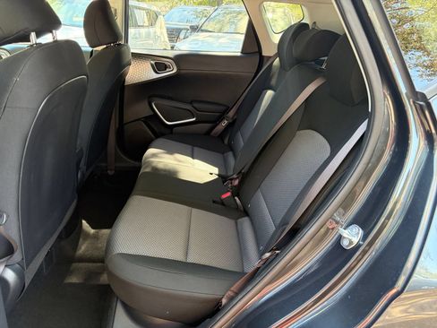 Used 2025 Kia Soul LX w/ LX Technology Package FWD image 35