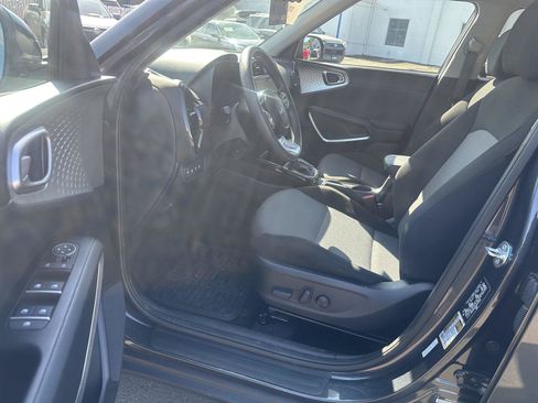 Used 2025 Kia Soul S FWD image 7