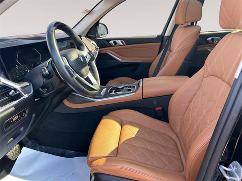 Used 2023 BMW X7 xDrive40i w/ Premium Package image 9