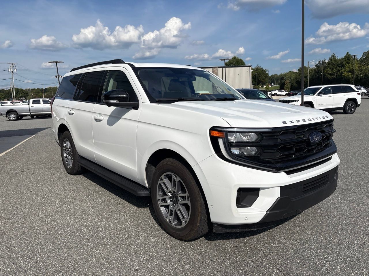 Used 2025 Ford Expedition Active AWD/4WD image 11