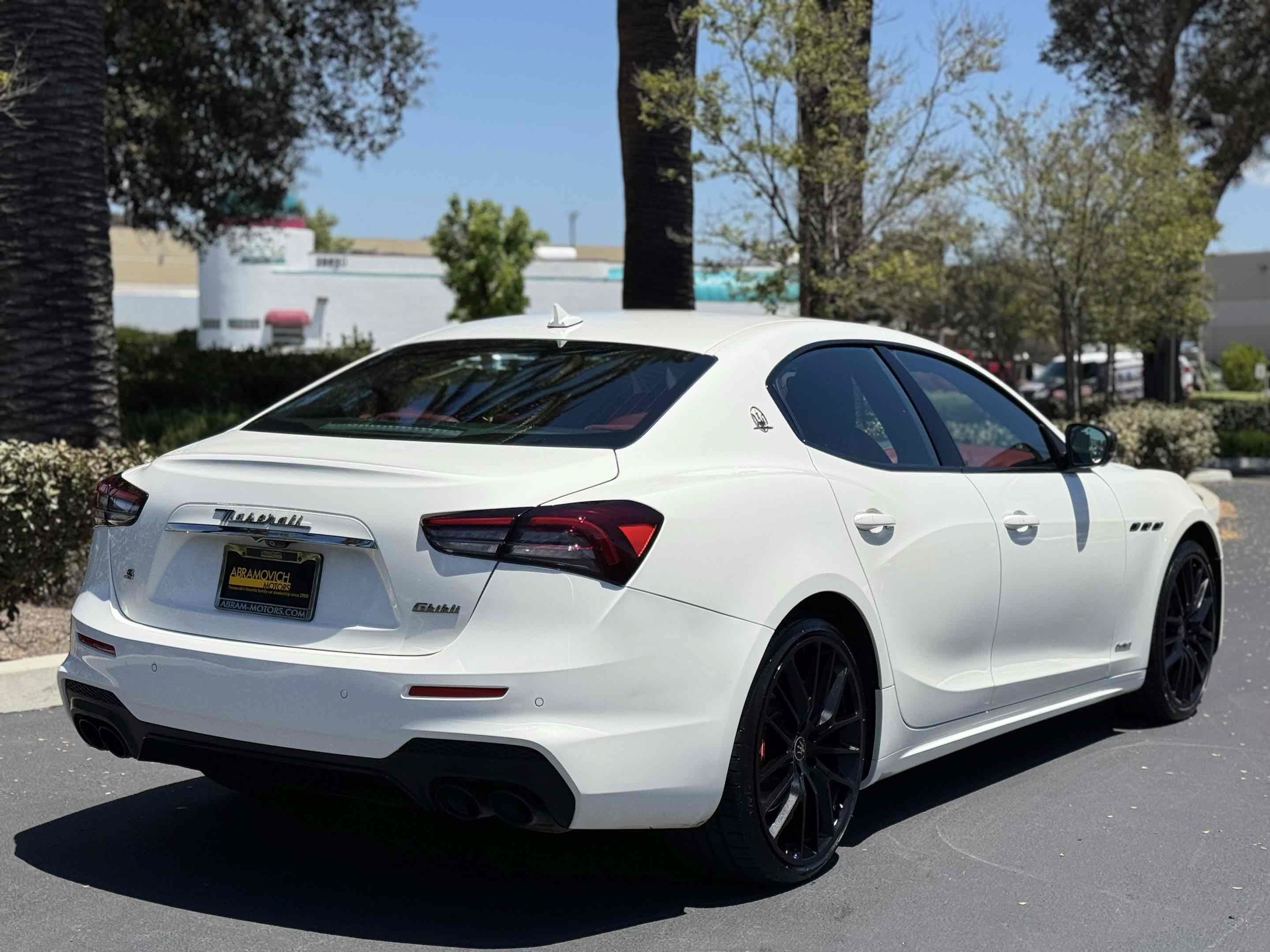 Used 2021 Maserati Ghibli S GranSport RWD image 2