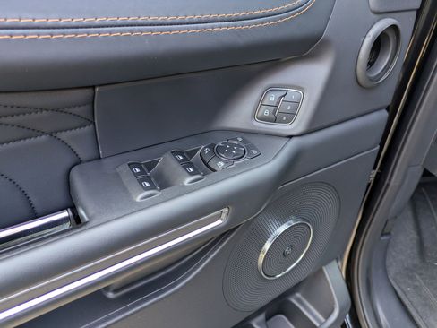 Certified 2024 Ford Expedition Platinum image 16