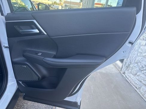 New 2026 Mitsubishi Outlander LE FWD image 30