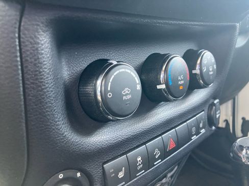 Used 2017 Jeep Wrangler Unlimited Sahara w/ Connectivity Group image 22