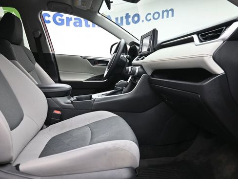 Used 2022 Toyota RAV4 XLE w/ XLE Grade Weather Package image 7