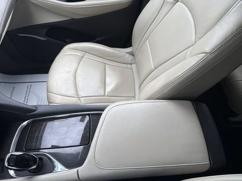 Used 2019 Buick Enclave Essence FWD image 23