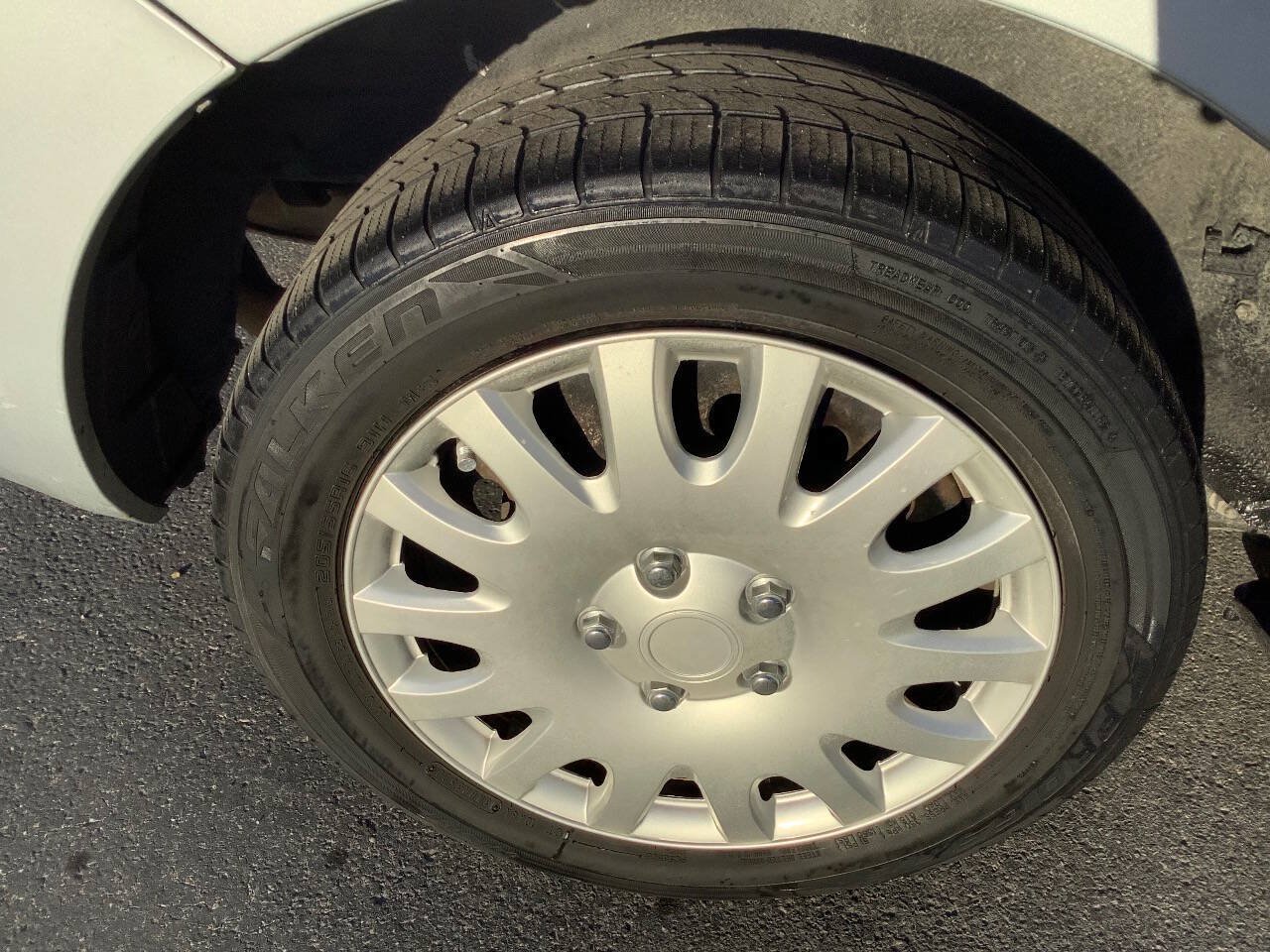 Used 2006 Toyota Matrix FWD image 17