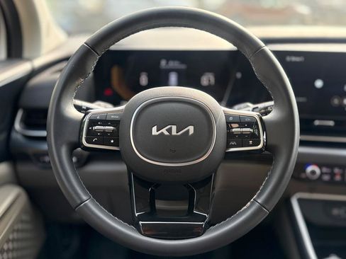 Used 2026 Kia Carnival FWD image 13