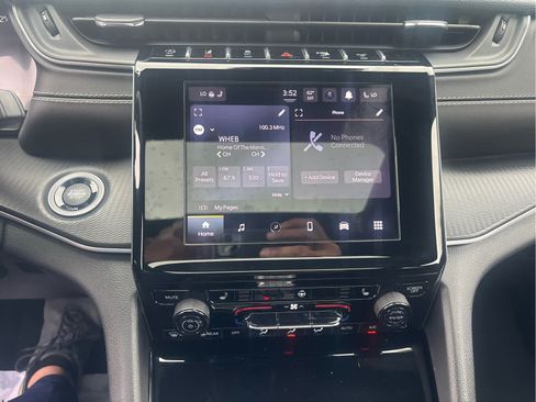 Used 2023 Jeep Grand Cherokee Altitude AWD/4WD image 17