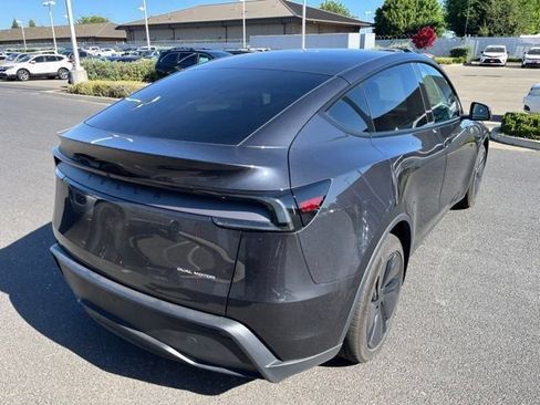 Used 2026 Tesla Model Y AWD image 5