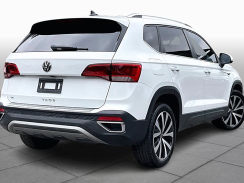 Certified 2022 Volkswagen Taos SE image 13