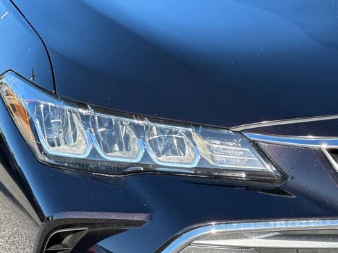 Used 2022 Toyota Avalon XLE image 10