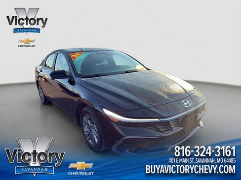Used 2024 Hyundai Elantra SEL FWD image 1
