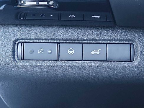 New 2025 Nissan Pathfinder SV w/ Black Appearance Package image 21