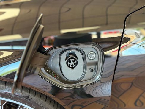 Used 2024 Audi RS e-tron GT w/ Carbon Performance Package AWD/4WD image 37