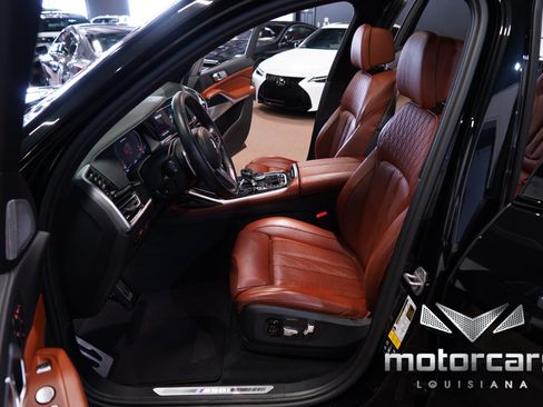 Used 2021 BMW X7 M50i w/ Dynamic Handling Package AWD/4WD image 27