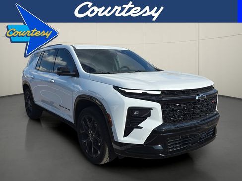 Used 2026 Chevrolet Traverse RS w/ LPO, Floor Liner Package FWD image 1