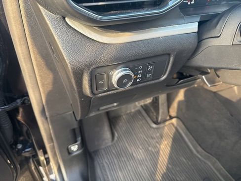 Used 2022 Ford Explorer XLT w/ Equipment Group 202A image 21