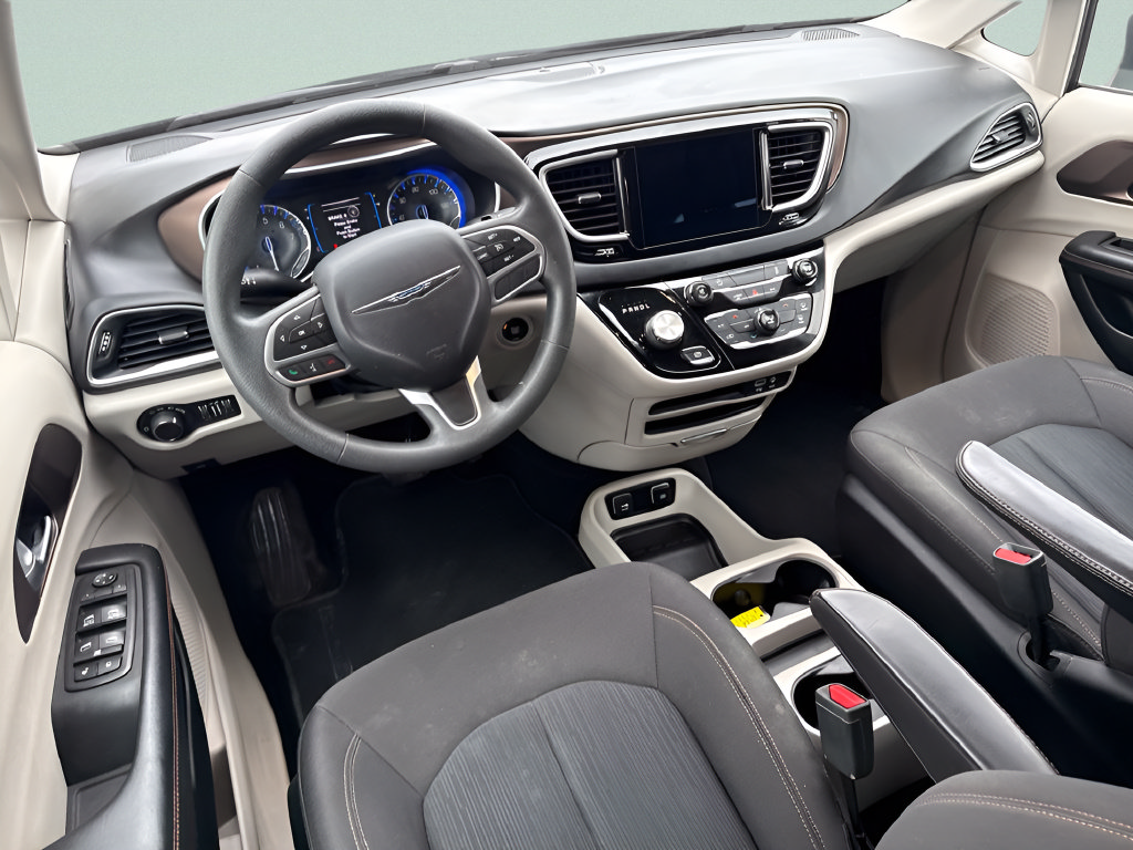 Used 2017 Chrysler Pacifica Touring FWD image 12