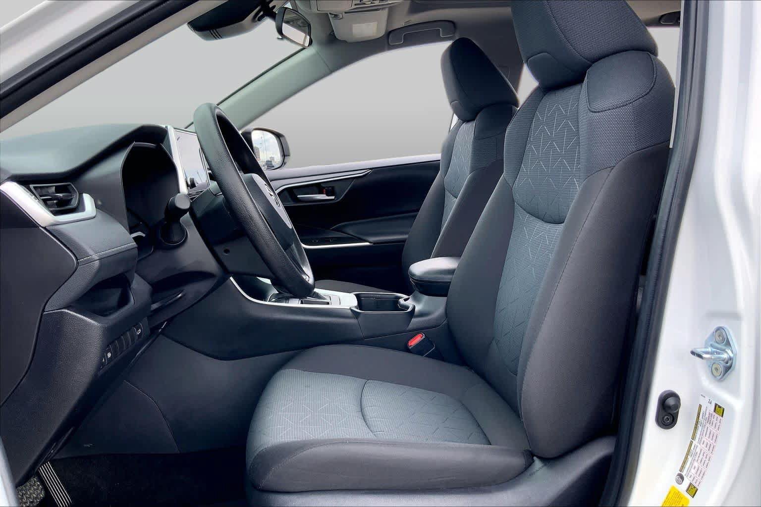 Used 2025 Toyota RAV4 XLE w/ Convenience Package FWD image 8