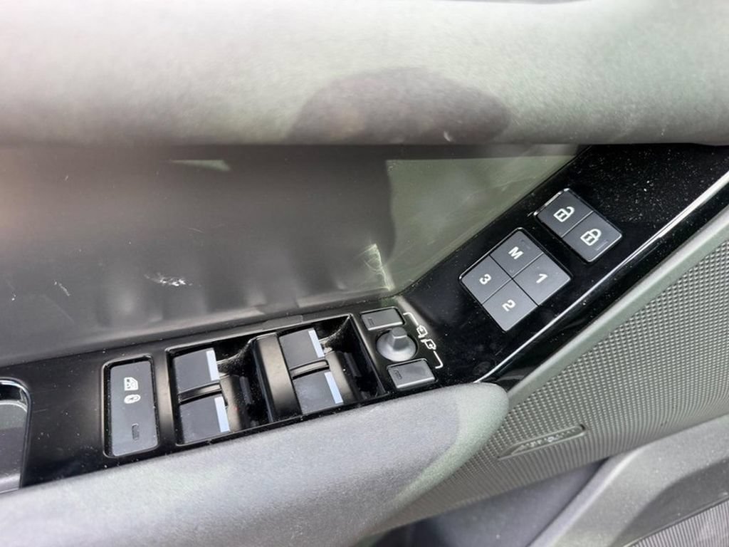 Used 2025 Land Rover Range Rover Velar Dynamic SE AWD/4WD image 18