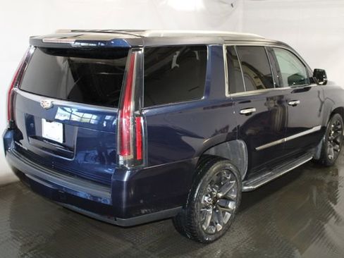 Used 2018 Cadillac Escalade Luxury AWD/4WD image 4