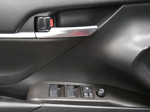 Certified 2023 Toyota Camry SE image 11