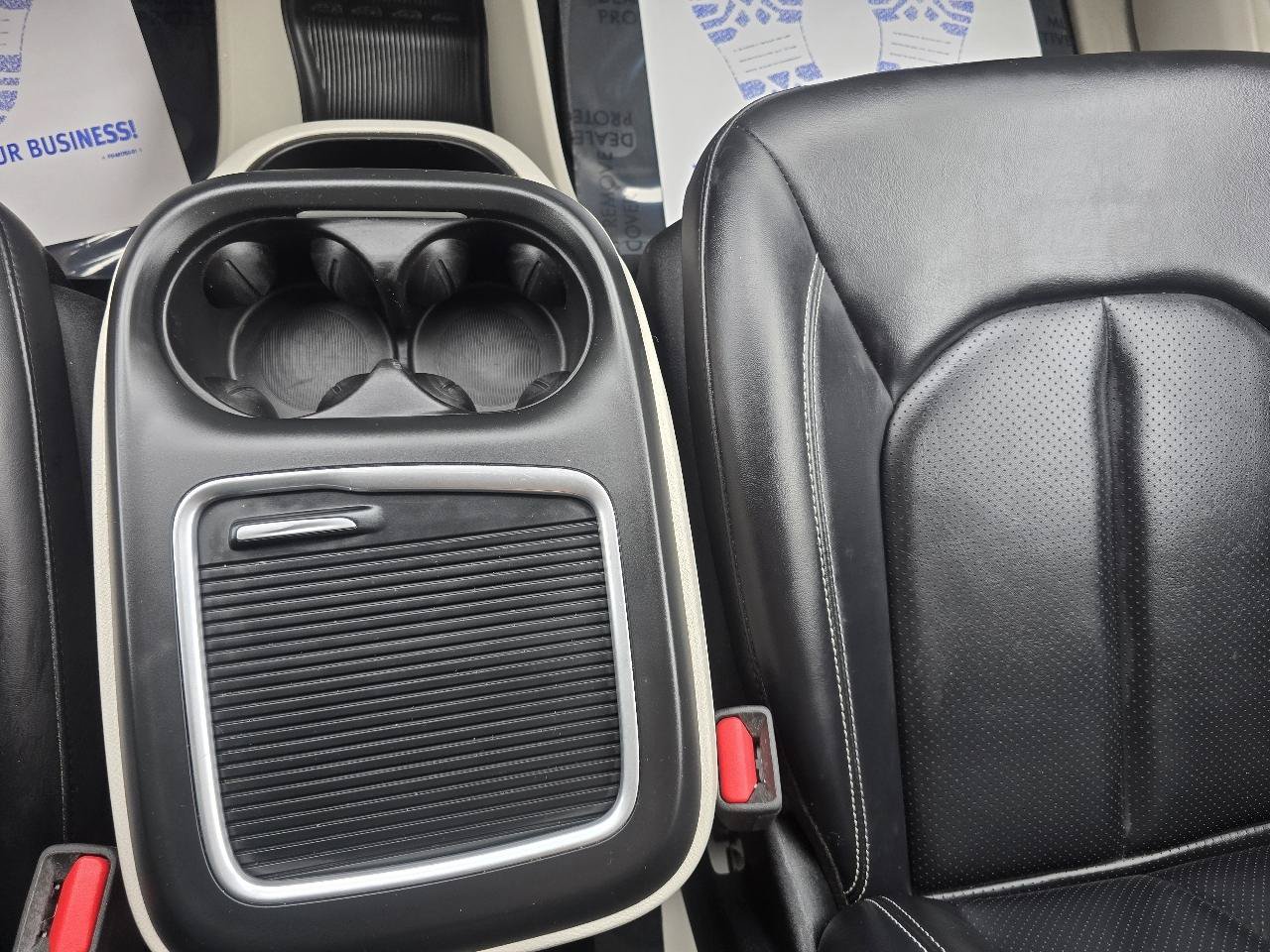 Used 2023 Chrysler Pacifica Touring-L FWD image 34