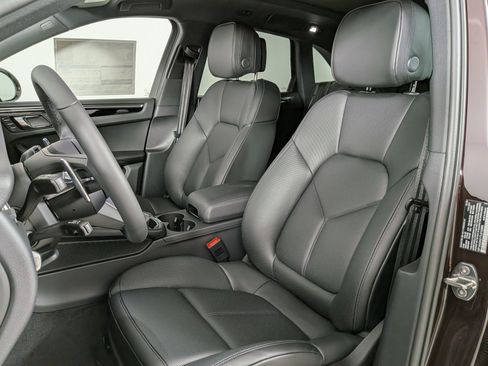 New 2026 Porsche Macan AWD/4WD image 5