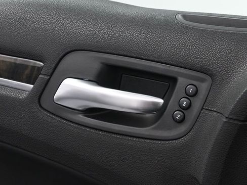 Used 2018 Chrysler 300 Limited w/ Safetytec Plus Group image 13