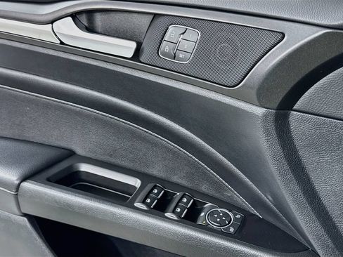 Used 2020 Ford Fusion Energi Titanium FWD image 15