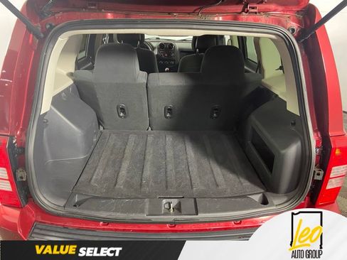 Used 2014 Jeep Patriot Latitude AWD/4WD image 19