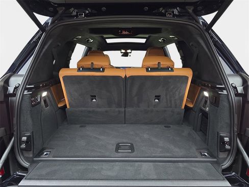 Used 2024 BMW X7 xDrive40i w/ Executive Package image 16